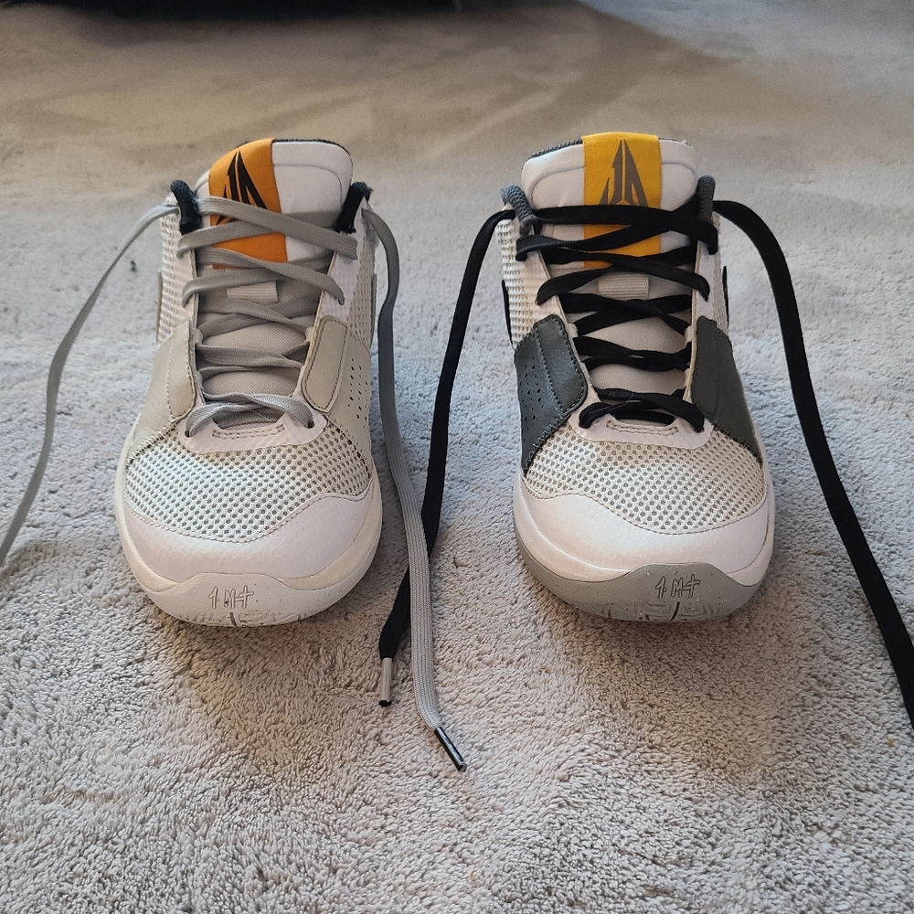 Nike Ja - smokey gray size youth 7